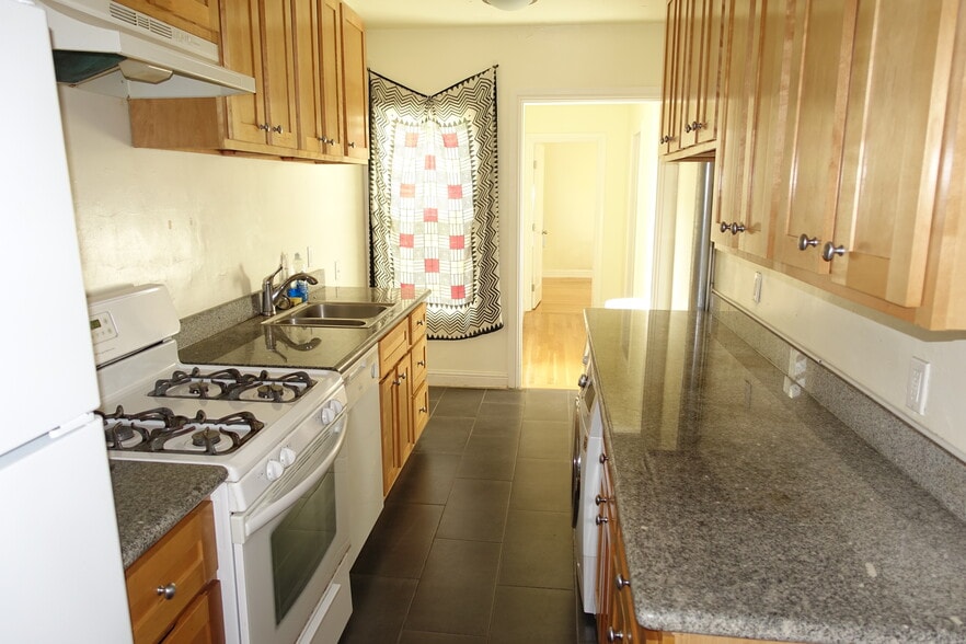 Building Photo - 2573 Virginia St