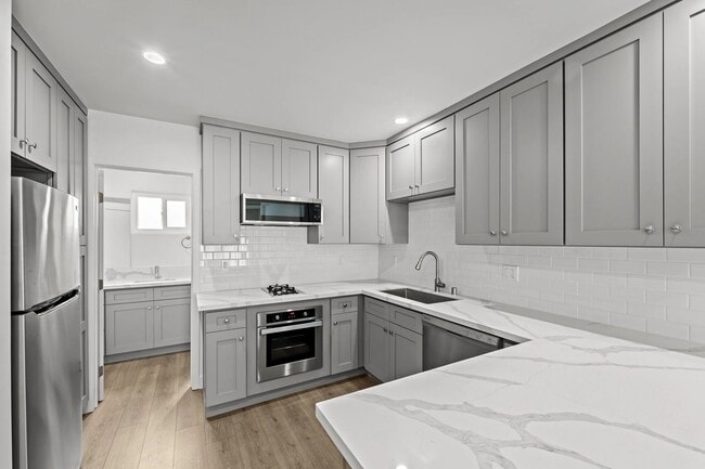 Building Photo - 1240 W 29th St