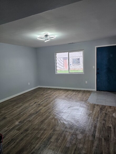 Building Photo - 806 Yucca Dr