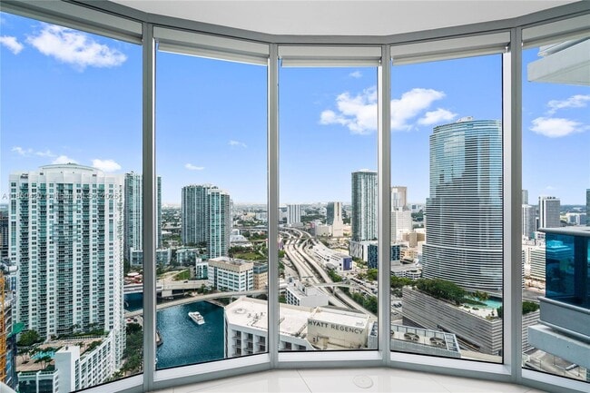 Building Photo - 200 Biscayne Blvd Way