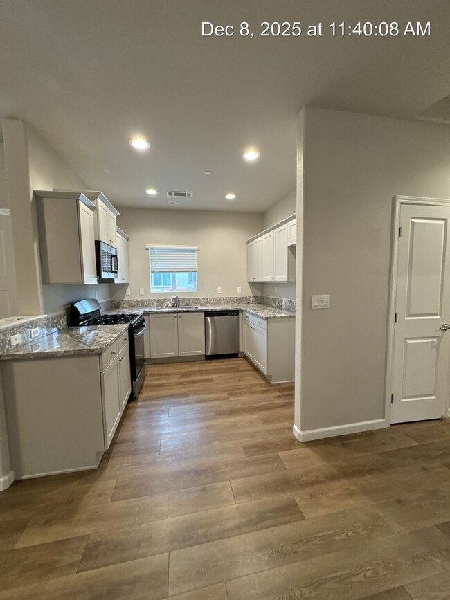 Building Photo - 4319