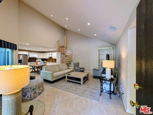 Building Photo - 430 Via Colinas