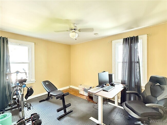 Building Photo - 245 Hamilton Dr