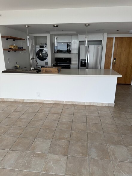 Building Photo - 7601 E Treasure Dr