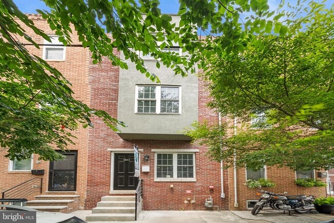 Building Photo - 1811 Titan St