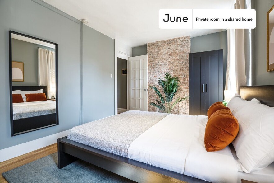 Building Photo - Room in Shared 4 bed/1 bath home