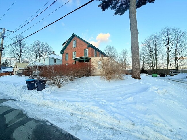 Building Photo - 60 High St