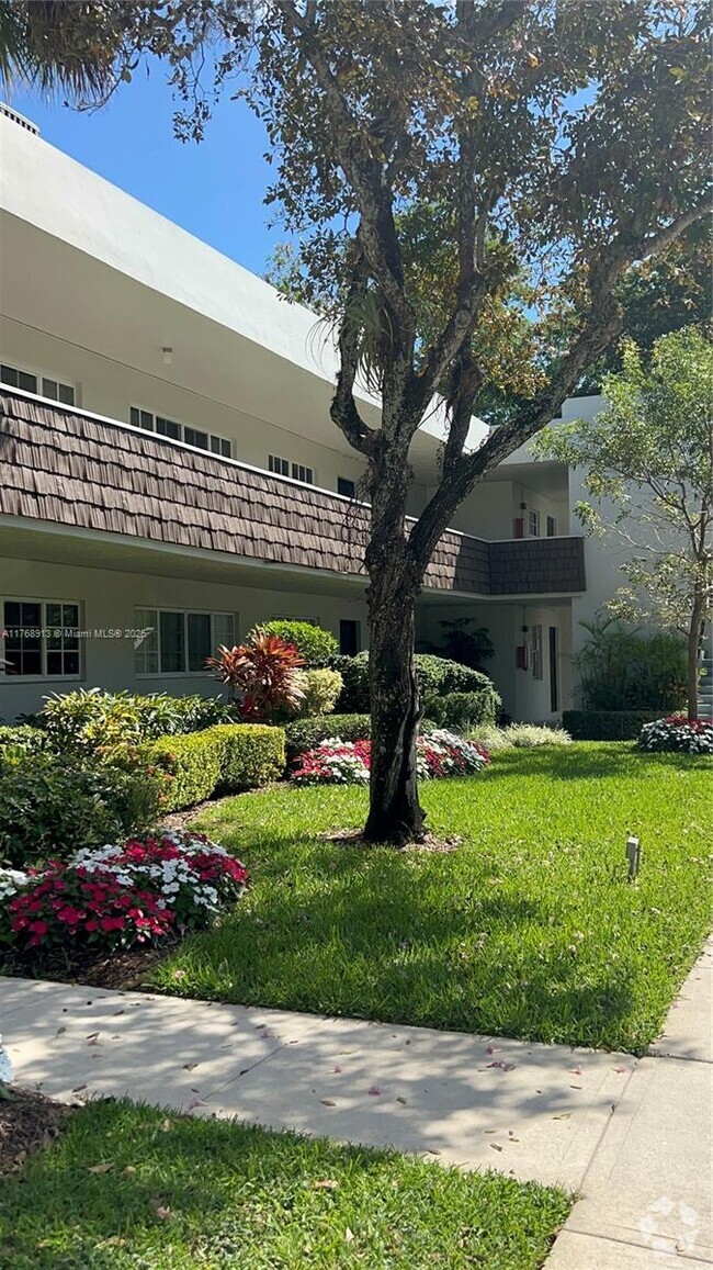 Building Photo - 4017 N Cypress Dr