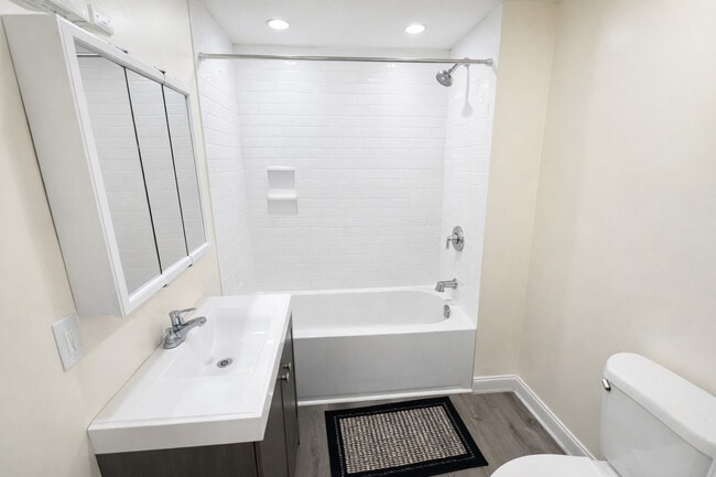 Building Photo - 2817 N Clybourn Ave