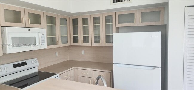 Building Photo - 8545 SW 152nd Ave