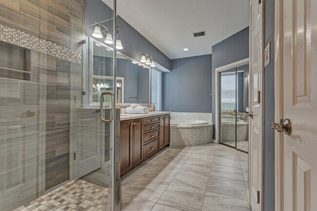 Building Photo - 10 E Sterling Pond Cir