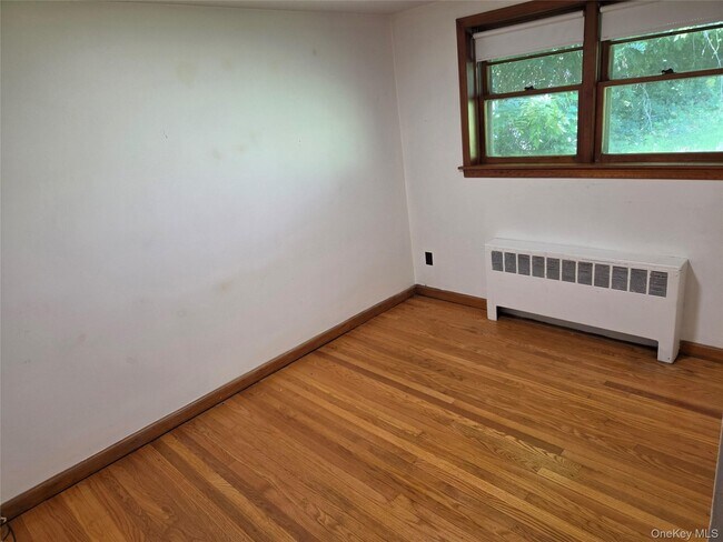 Building Photo - 26 Mearns Ave