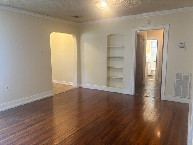 Building Photo - 177 W Santa Clair St