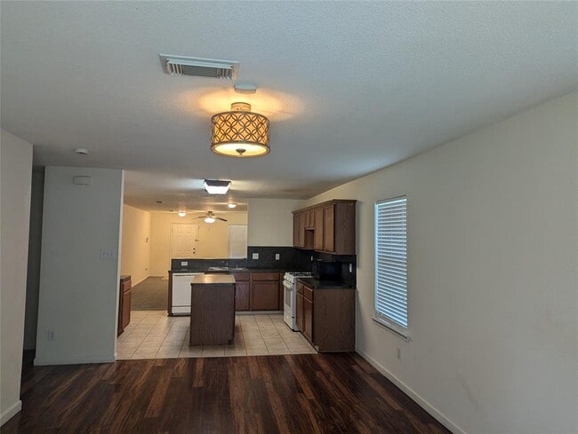 Building Photo - 22031 Silverfield Park Ln