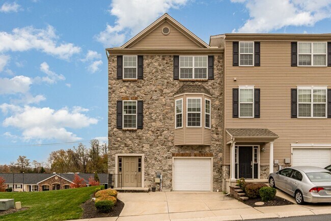 Building Photo - 11 Indiana Cir