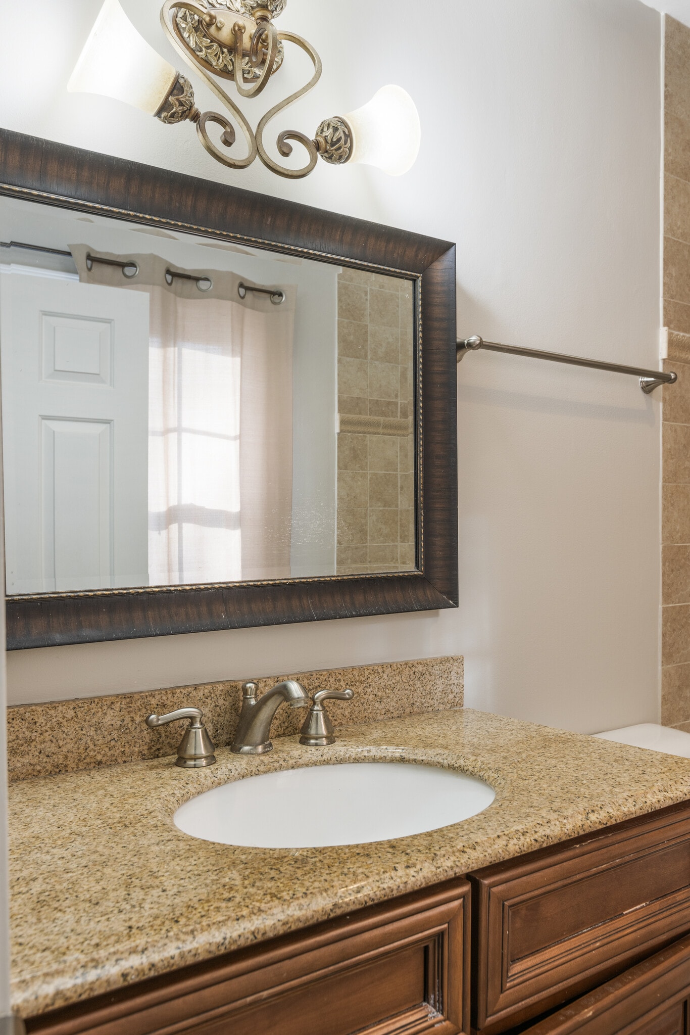 Upstairs Bdroom bath - 112 Saint Charles Pl