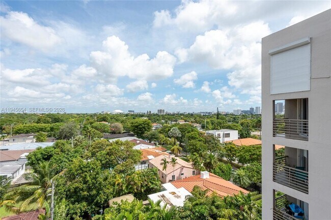 Building Photo - 2400 SW 3rd Ave