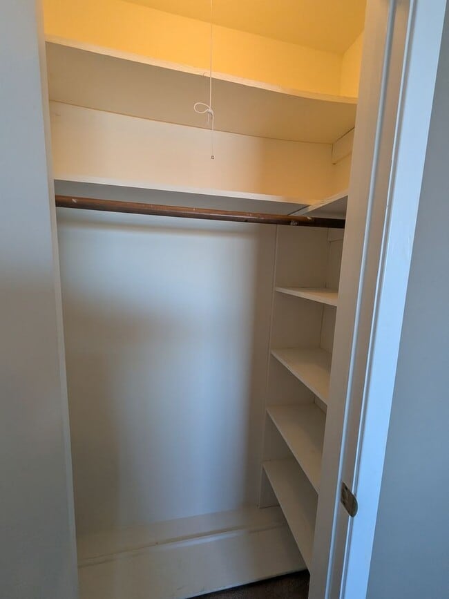 Building Photo - 976 Sunmeadow Dr