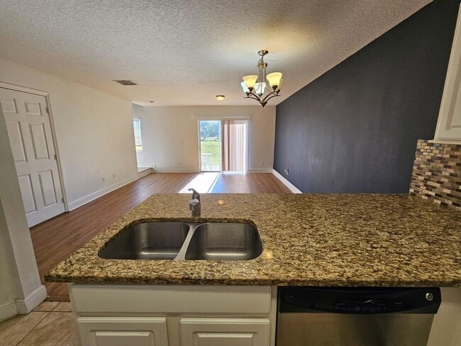 Building Photo - 608 Cresting Oak Cir