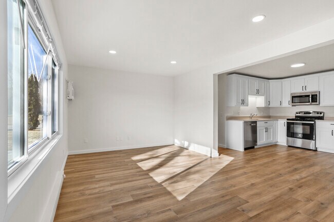 Building Photo - PropertyName