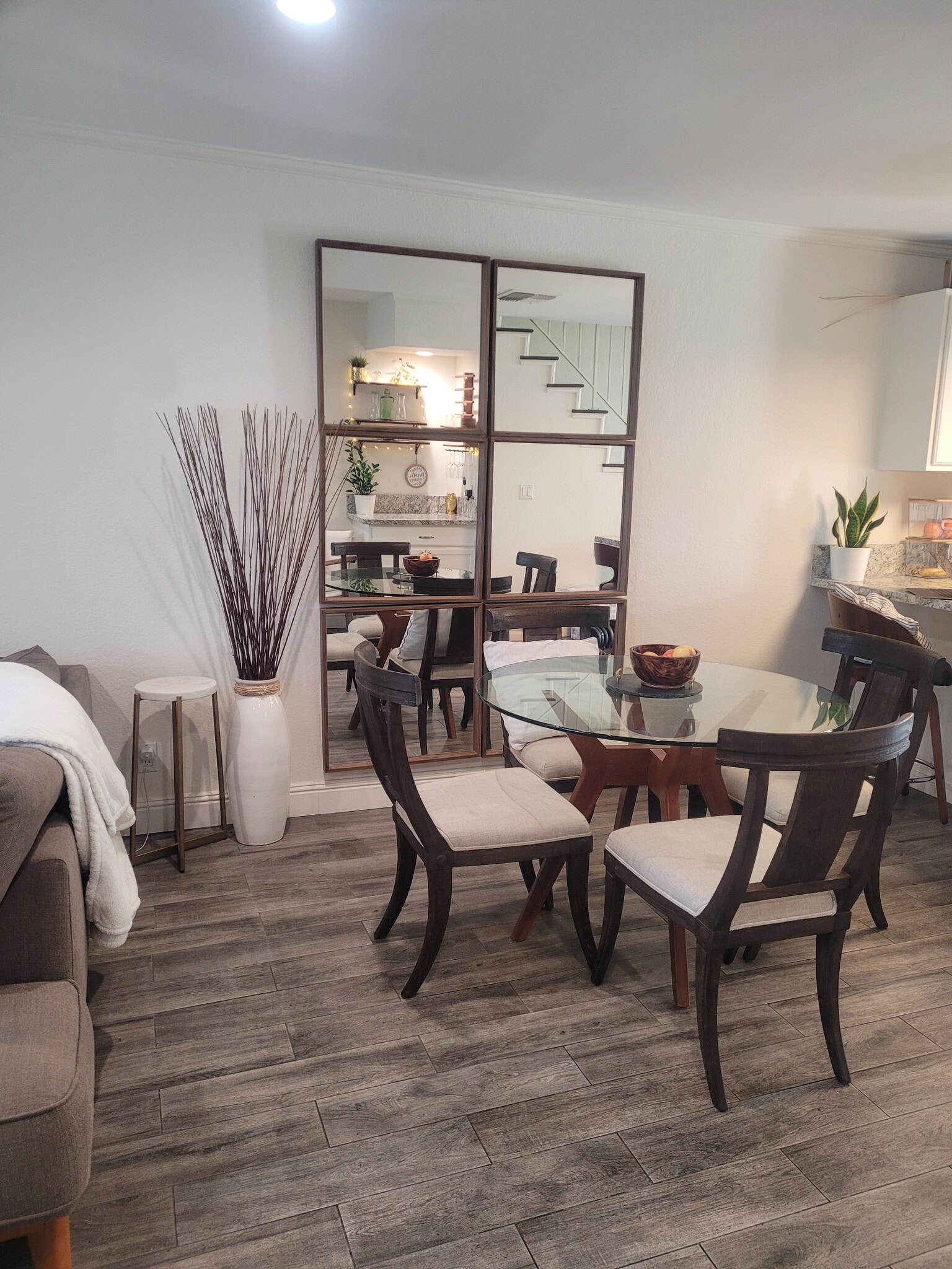 Building Photo - 542 N Shelton St