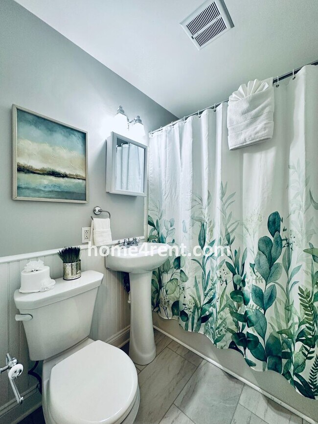 Building Photo - Attractive Overland Park Home w/ Wood Floo...