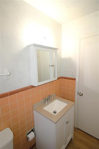 Building Photo - 505 College St