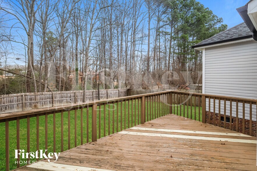 Building Photo - 2215 Charles Towne Ct