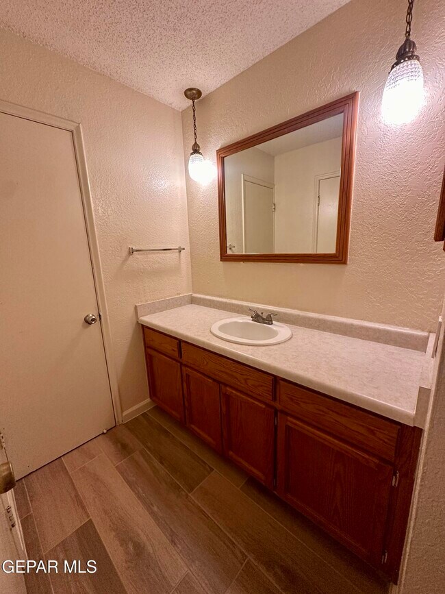 Building Photo - 6201 Escondido Dr