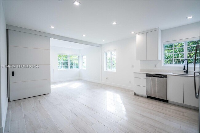 Building Photo - 960 Jefferson Ave