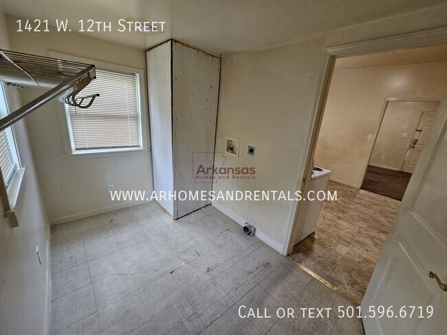 Building Photo - 1421 W 12th St