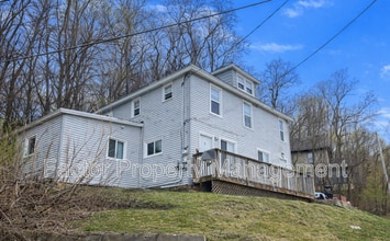 Building Photo - 103 Locust St