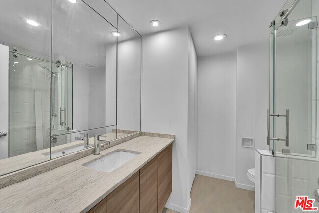 Building Photo - 4455 Los Feliz Blvd