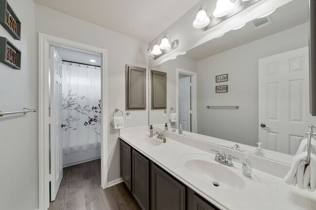 Building Photo - Stunning Home with Pool Now Available in t...
