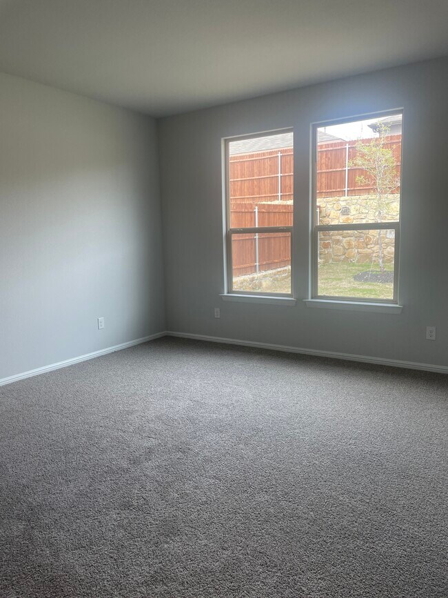 Building Photo - 941 Braymer Ln