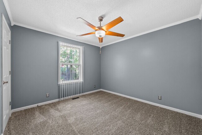 Building Photo - 944 Sable Dr