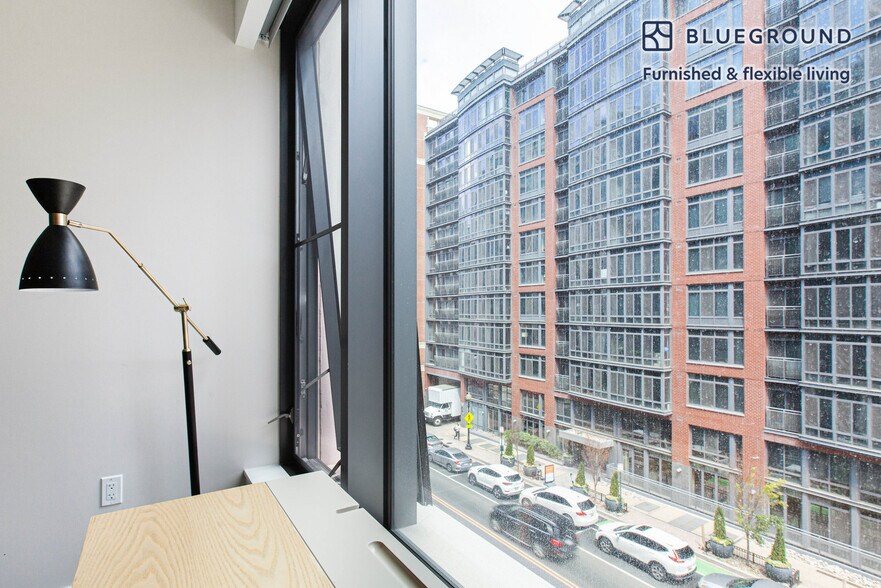 Building Photo - 949 1st St SE