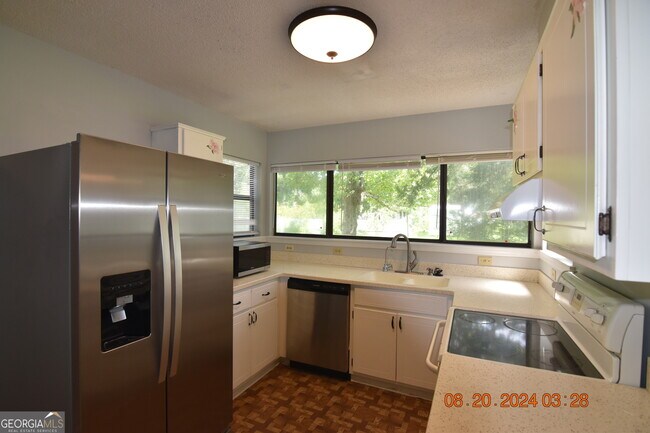 Building Photo - 145 Woodhaven Dr
