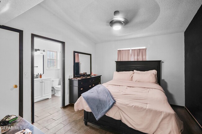 Building Photo - 13475 Sunset Hills Dr