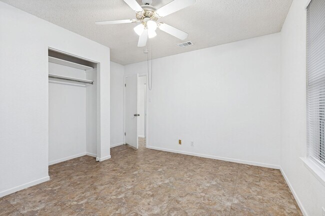 Building Photo - 3-BEDROOM HOME IN LOMA PARK