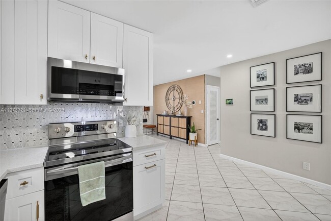 Building Photo - 252 SW 23rd St