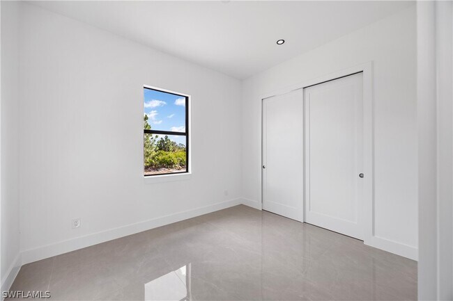 Building Photo - 1057 Halby Ave S