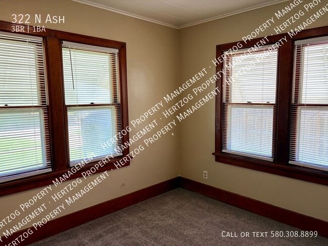 Building Photo - 322 N Ash-