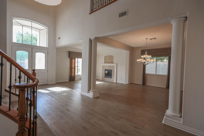 Building Photo - Stunning 6 Bedroom Home With Casita Pool H...