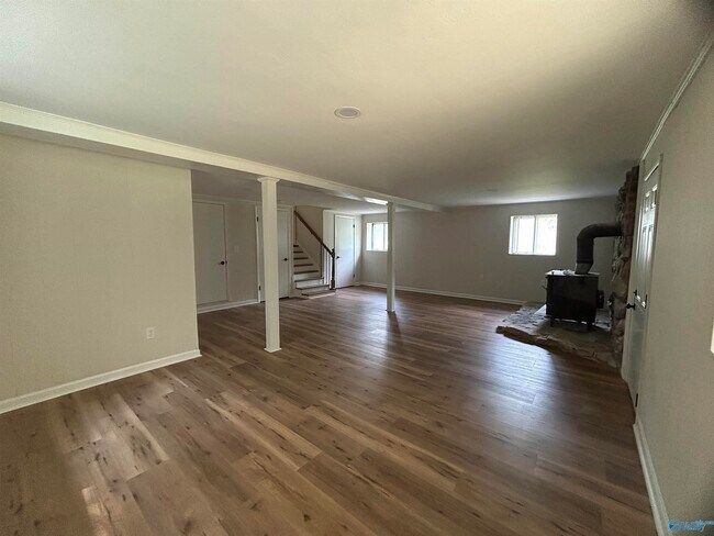 Building Photo - 285 Ruby Dr