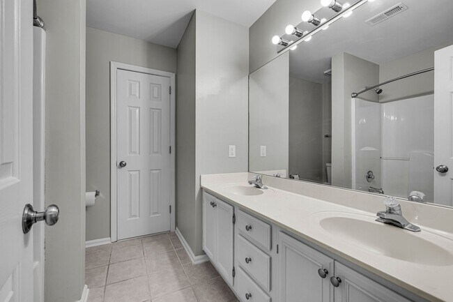 Building Photo - Spotless home in sought after Fieldstone Farms!