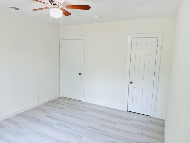 Building Photo - 1264 Cedar Haven Ave