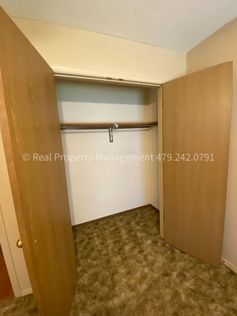 Building Photo - 1001 Trenton Dr