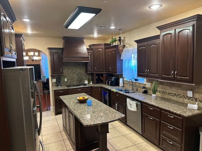 Building Photo - Available March 1st!  Modern 5-Bedroom 4-Bathroom Home in SW Bentonville