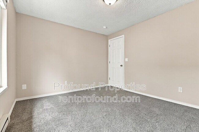 Building Photo - 12225 SW Gingham Ln